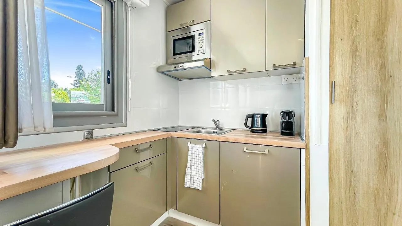 Homey Calvin - New / Free Parking / Proche Tram Ambilly Apartment